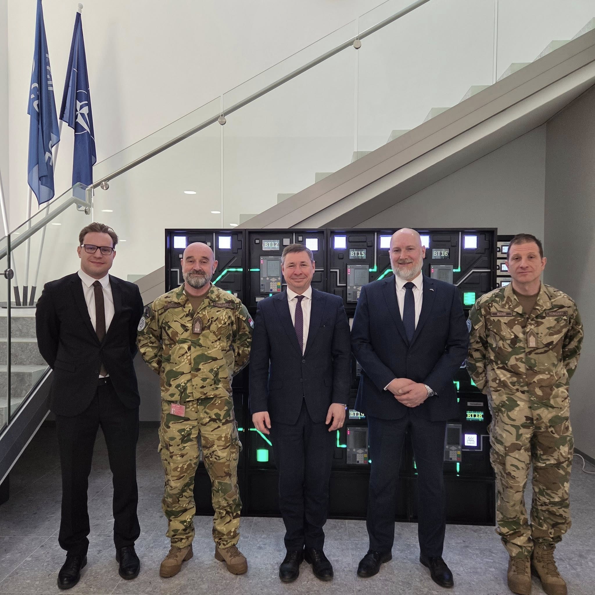 Bemutatkozó látogatás a NATO tallinni Kibervédelmi Kiválósági Központjában (CCDCOE)